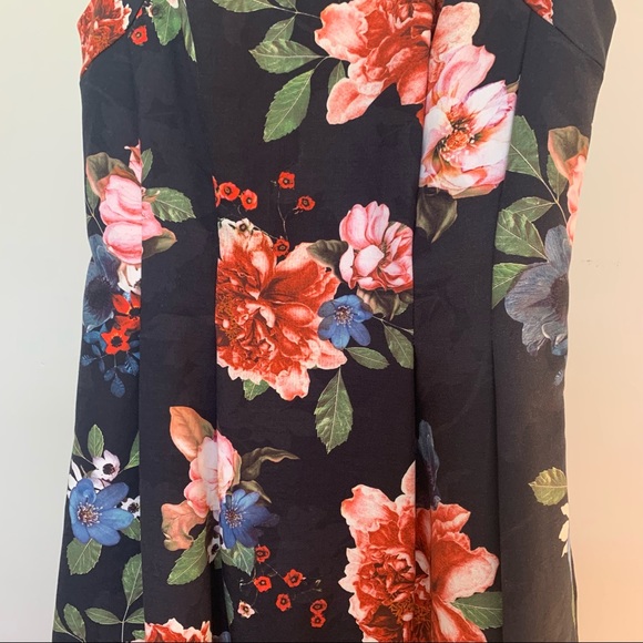 RW&Co Floral Dress - Picture 4 of 10